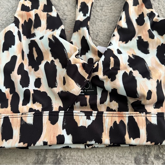 Beach Riot Sport Twist Top In Spotted Leopard size X-Small - Picture 6 of 7